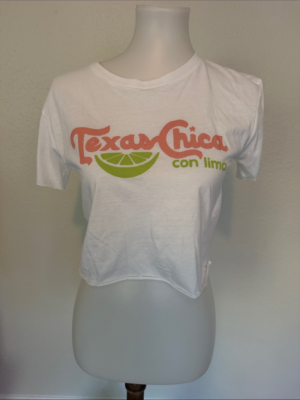 Texas Chica Con Limo White Graphic Crop Top